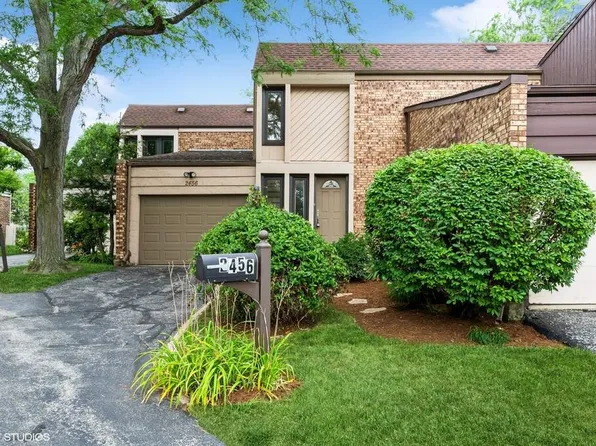 2456 Cobblewood Dr, Northbrook, IL 60062