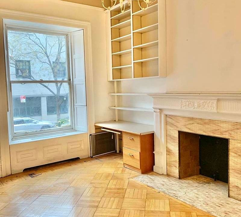 1st image of 150 W 76th St #A2