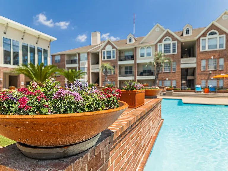 The Village at Bellaire Apartments — Photo 26