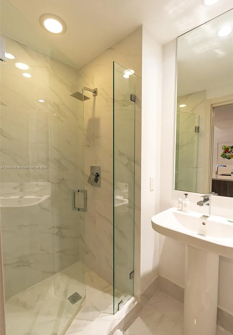 1 bed, 866 sqft, $5,500 — Photo 4