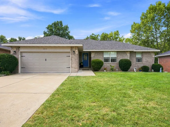 3892 W Parkridge Circle, Springfield, MO 65802