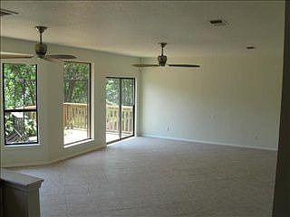 4th image of 1142 Hillcrest Dr