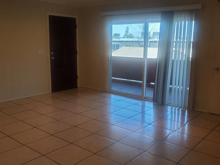 1250 Hillandale Ave — Photo 2