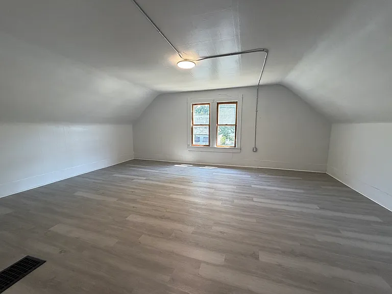 7009 Hecker Ave — Photo 52