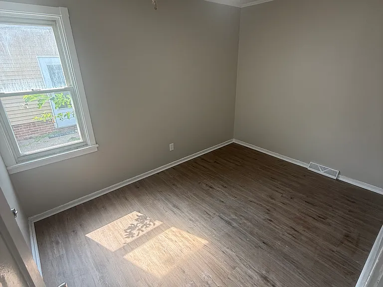 12202 Lena Ave — Photo 8