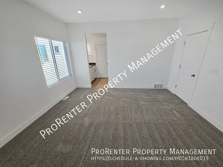 3111 S Edgewater Cv — Photo 14