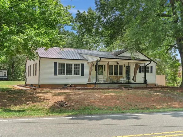 853 Meadowbrook Dr, King, NC 27021