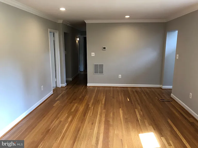 2701 Lorcom Ln — Photo 8