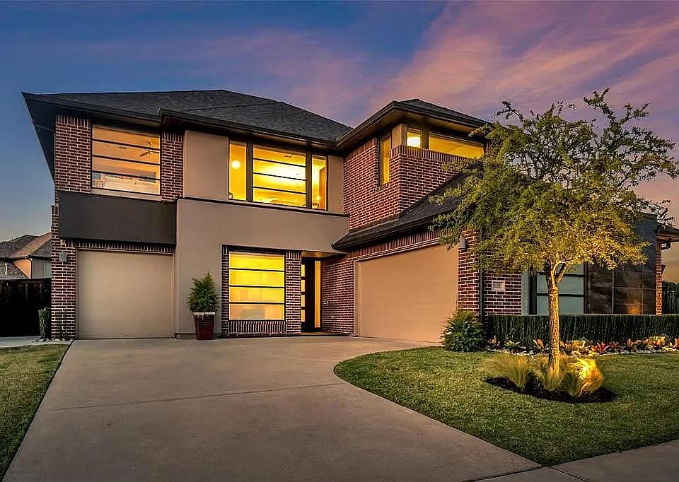 1st image of 688 Benalla Dr