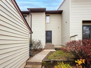 3788 Cedarwood Ct, Bettendorf, IA