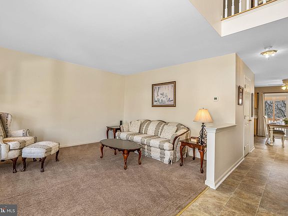 4th image of 322 S Brookside Dr