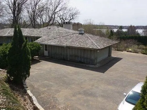 3935 Walden Shores Rd, Deephaven, MN 55391