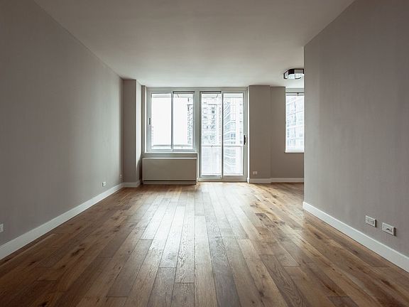 3rd image of 560 W 43rd St APT 35j