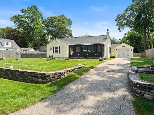 320 Miantonomo Dr, Warwick, RI 02888