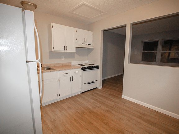 5th image of 790 Country Aire Ct #207