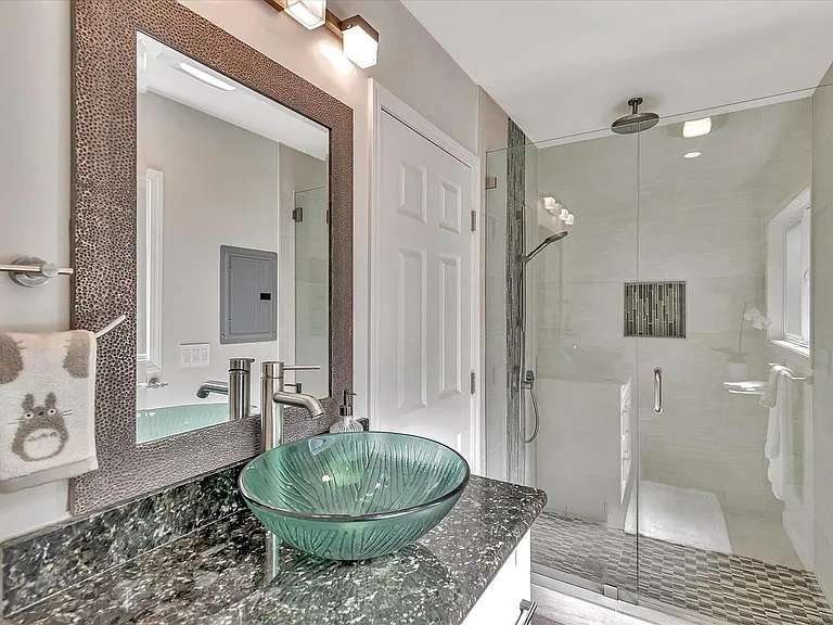 121 Saint Philip Ct — Photo 38