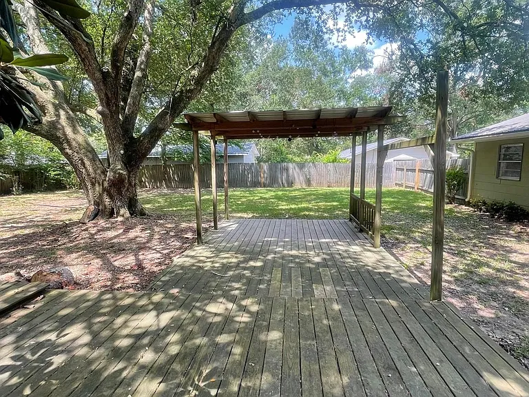 239 Mackey Dr — Photo 4