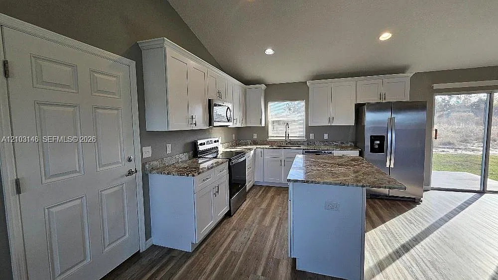 3 bed, 2.0 bath, $1,650 — Photo 2