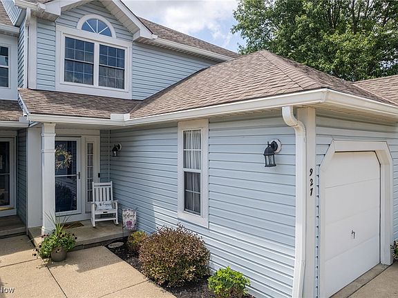 3rd image of 927 Sturbridge Dr