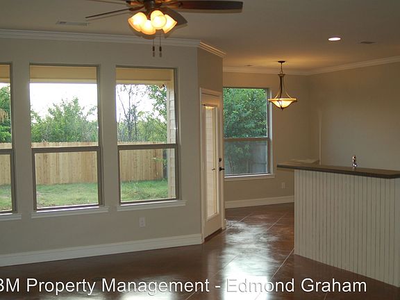 4th image of 308 Centenial Ave