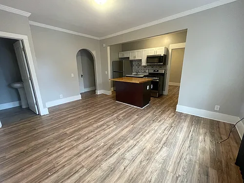445 Post Ave Photo 1