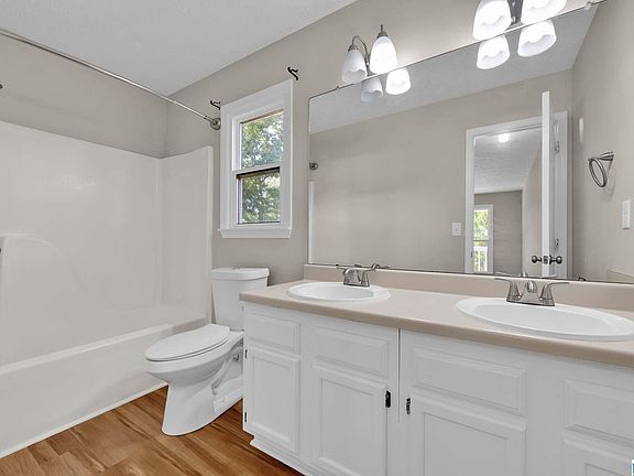 2nd image of 625 Olde Towne Ln