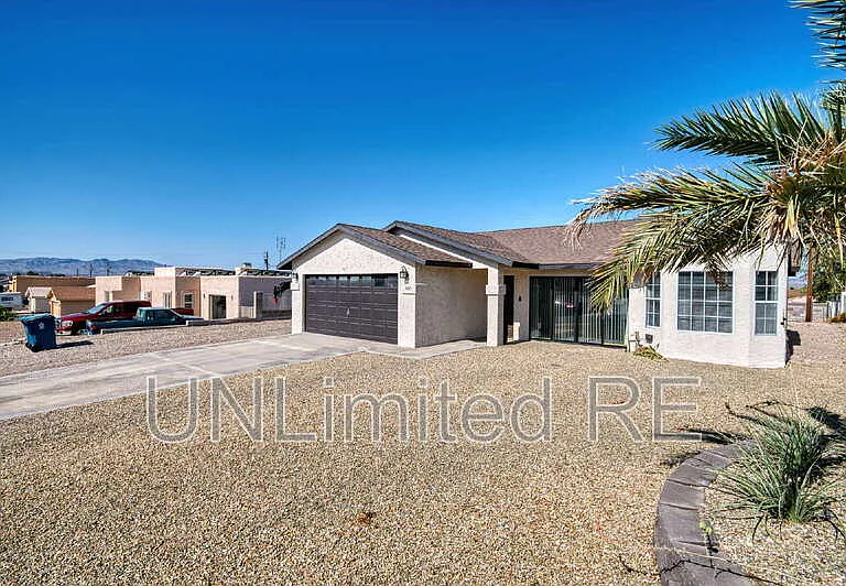 1435 Beefeater Dr — Photo 3