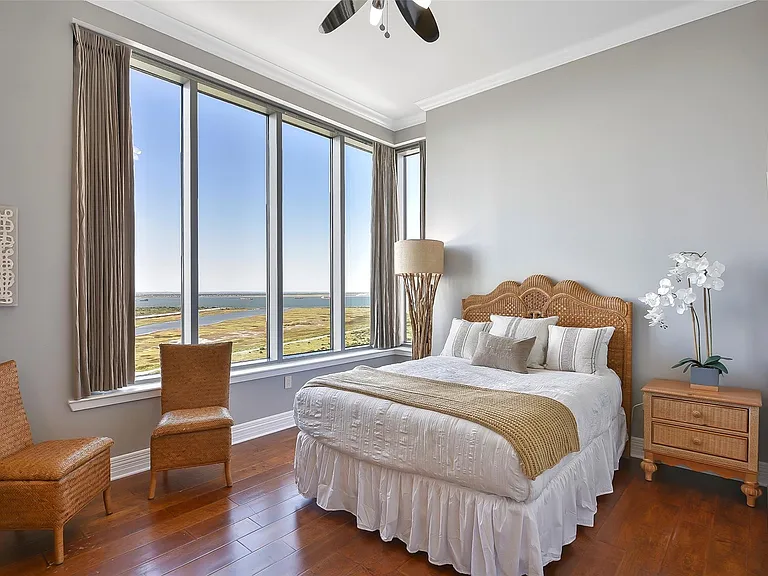 801 E Beach Dr #TW2704 — Photo 37
