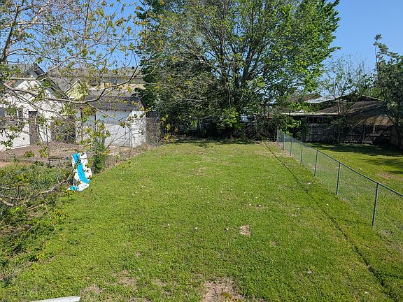 3rd image of 1523 Gordon St