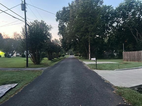 4th image of 1725 Hendrix Dr