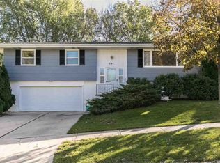 201 32nd St NW, Cedar Rapids, IA 52405