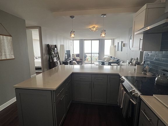 2nd image of 1660 N La Salle St #2405
