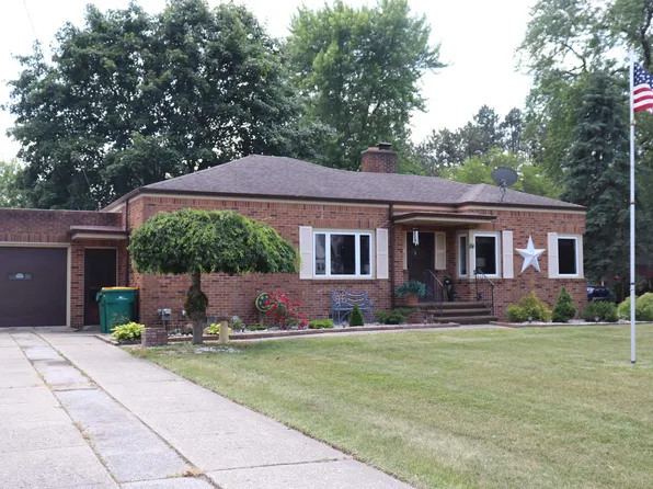 84 Salzburg Rd, Bay City, MI 48706