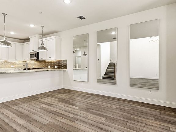 5th image of 3773 Wellesley Ave