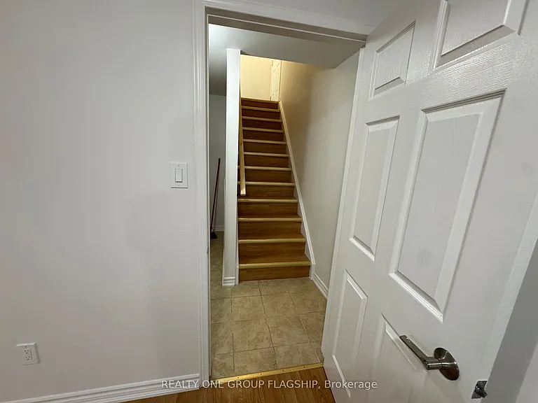 3857 Skyview St #LOWER — Photo 3