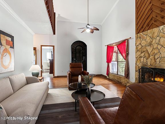 3rd image of 1871 WOODRIDGE Court
