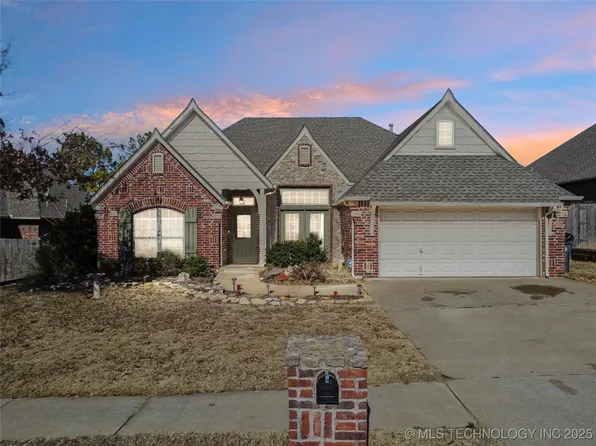 313 E 113th St, Jenks, OK 74037