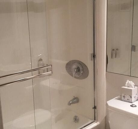 Hall bath-Tub and shower