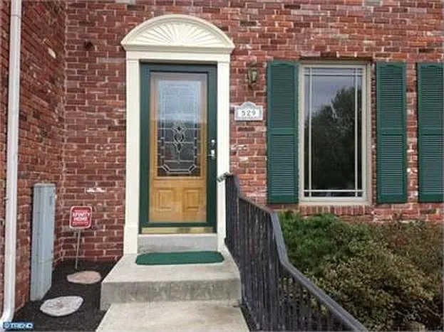 529 Susan Dr — Photo 2