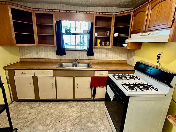3rd image of 216 N SAN GABRIEL AVE