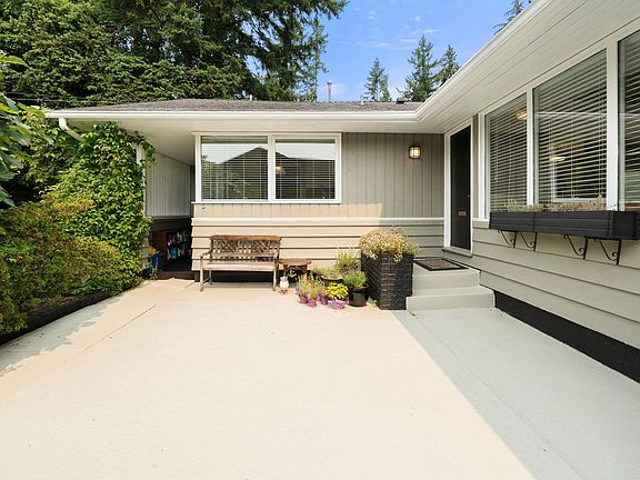 3rd image of 3046 Princess Ave