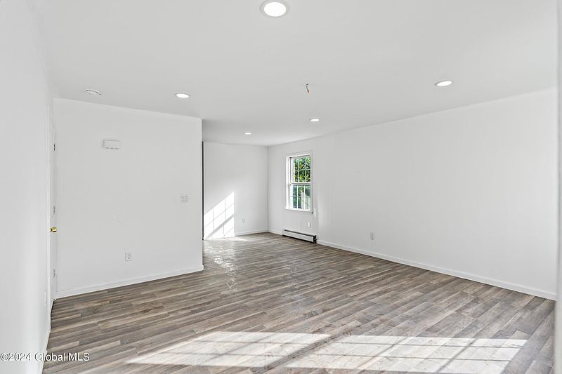 4th image of 555 Lark Drive