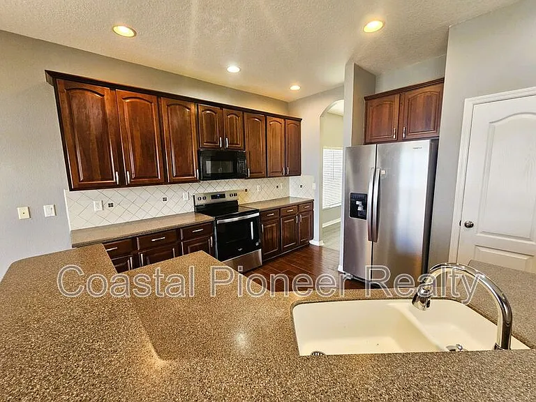 1824 Mira Lago Cir — Photo 8