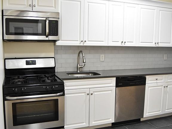 5th image of 2147 E 17th St APT 4E
