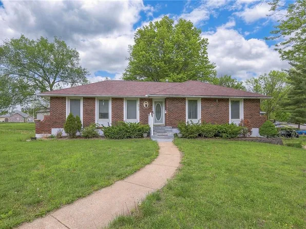 8912 Stark Ave, Kansas City, MO 64138
