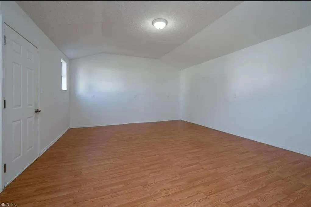 Unit Photo - 4865 Hampshire Ave