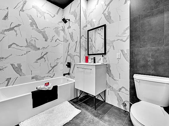 4th image of 822 Flatbush Ave #2A