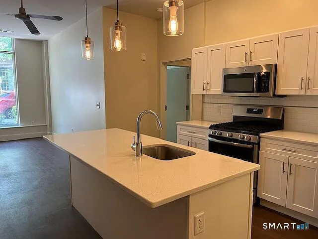 3 bed, 3.0 bath, 1617 sqft, $4,434 — Photo 4