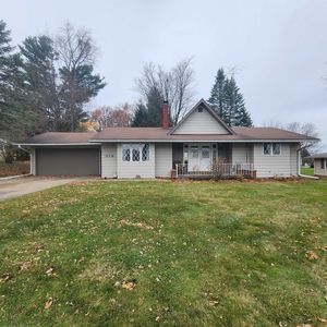 214 Thomas Ave, Maquoketa, IA, 52060