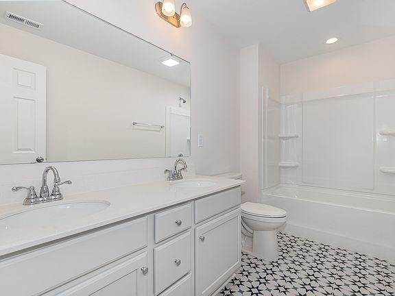 4th image of 311 Horseshoe Pl